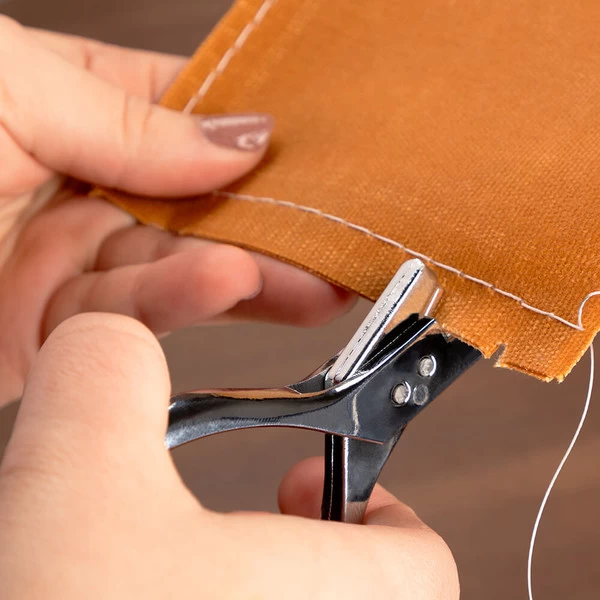 Fabric Edge Pattern Notching Tool 2 Fabric Edge Pattern Notching Tool - Image 2